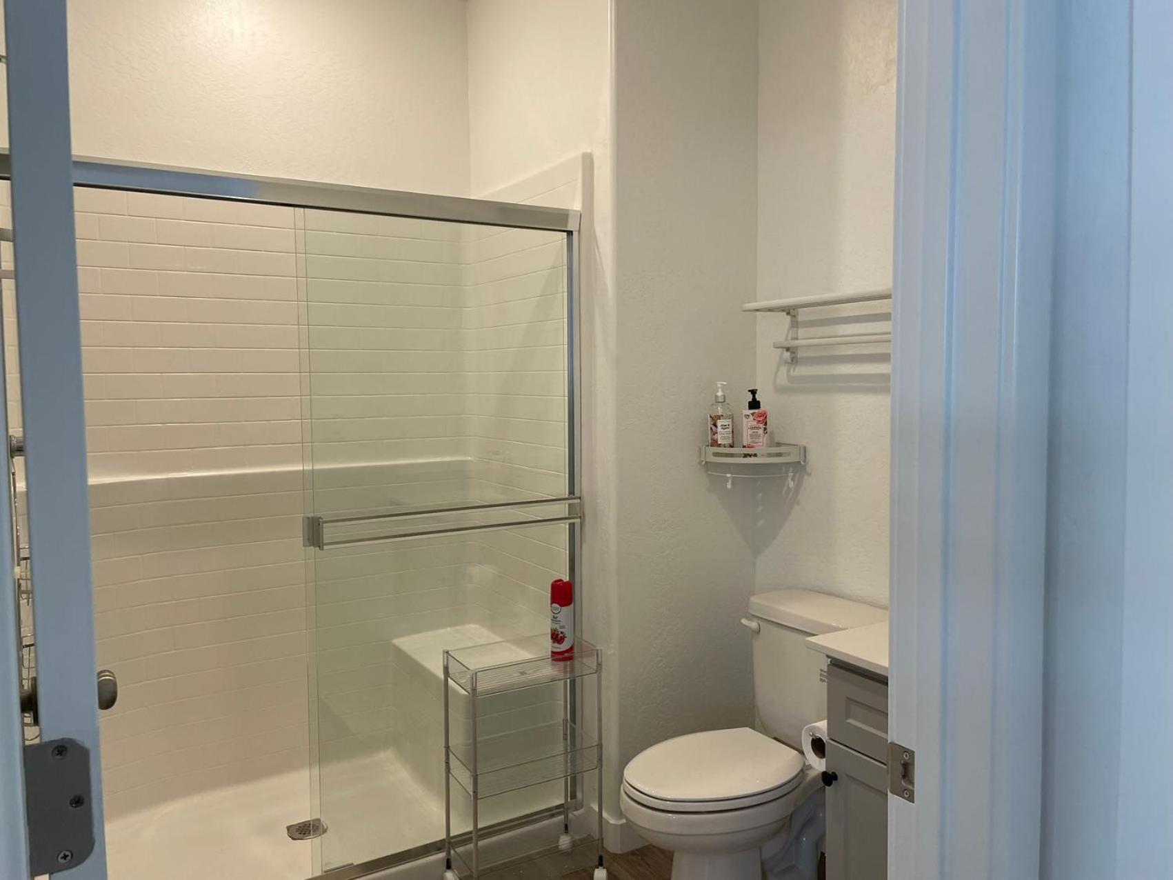 Cozy-quiet-spacious Guest In Clovis California Guest house *