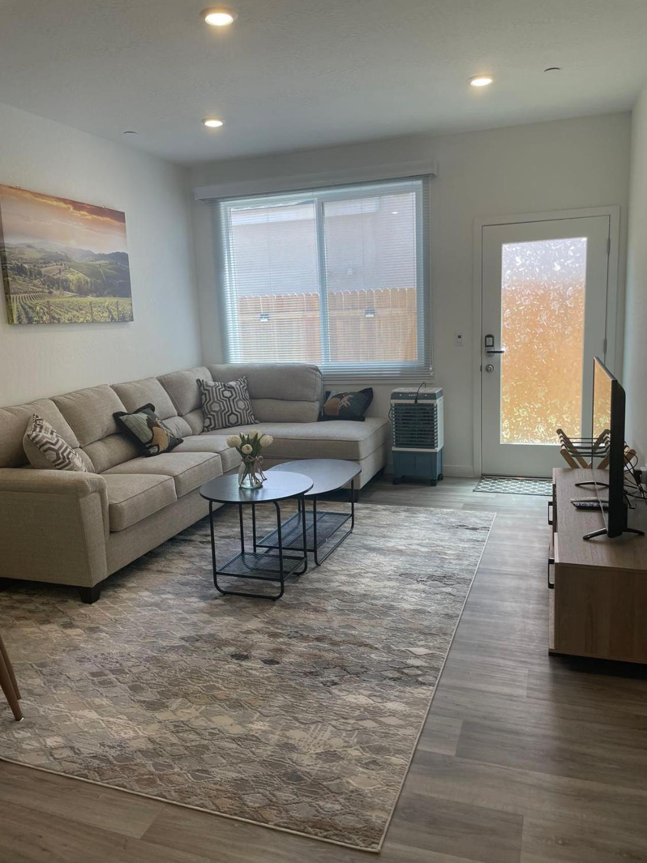 Guest house Cozy-quiet-spacious Guest In Clovis California *